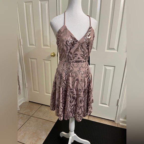 Fashion nova women’s No Rules Sequin Mini Dress -  color Mauve - Picture 4 of 14